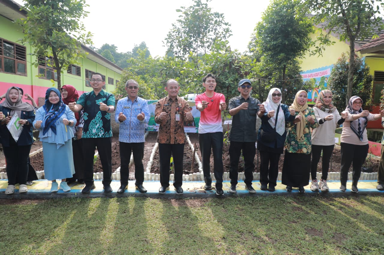 Sinergi Pemerintah di Kecamatan Curug: Senam Anak Sehat, Monitoring MBG, dan Gerakan Menanam Pohon di SDN Cisangku