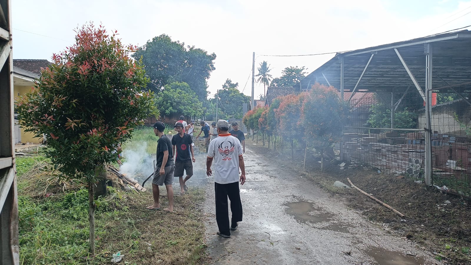 Warga Kampung Bengkeng Umbul RT 01/04 Gelar Gotong Royong Bersihkan Lingkungan