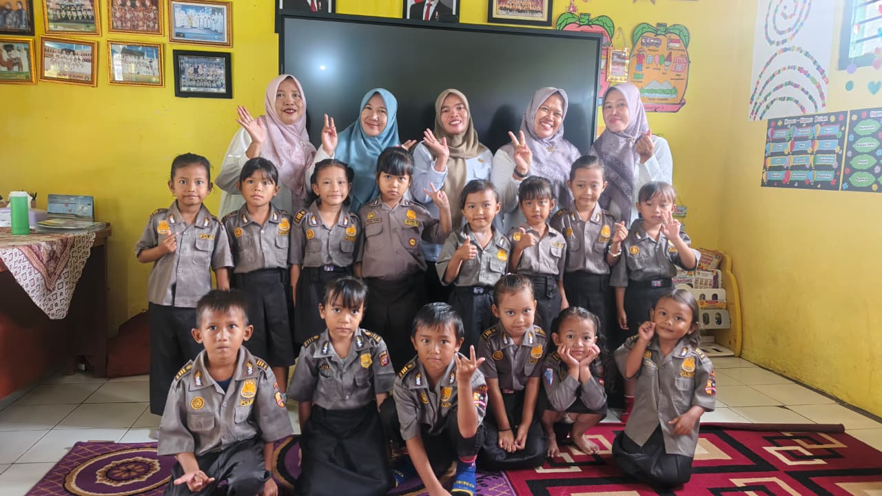 Lurah Curug Tinjau Kegiatan Belajar di Kober Tunas Bangsa